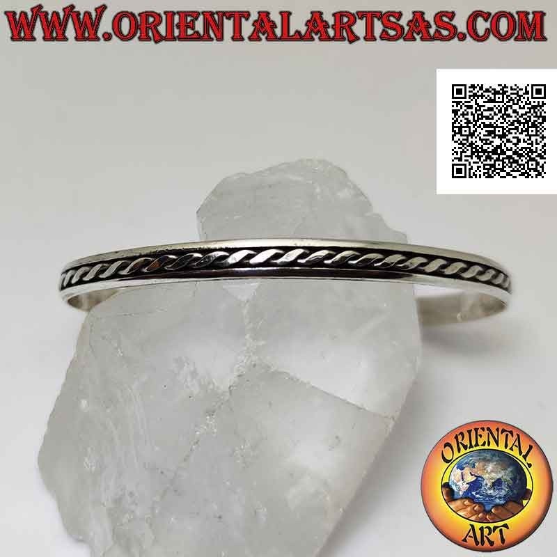 Pulsera rígida en plata 925 ‰ con entretejido de dos hilos en bajorrelieve en el centro