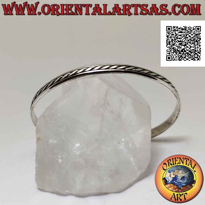 Bracelet rigide en argent 925 ‰ avec entrelacement de deux fils en bas-relief le long du centre