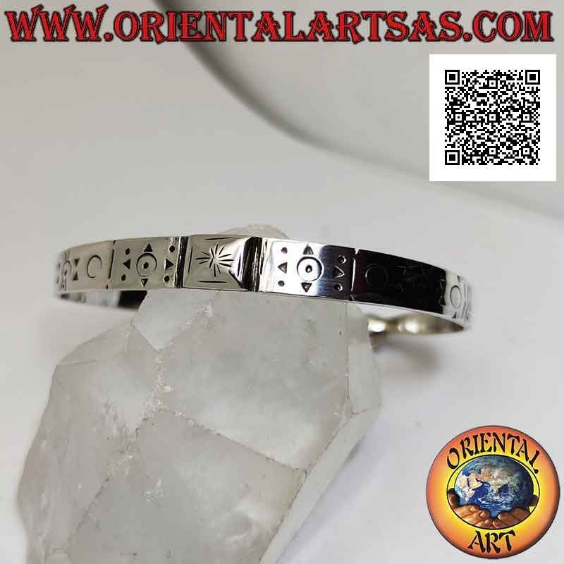Flat 925 ‰ silver rigid bracelet with central pyramid and various geometric engravings