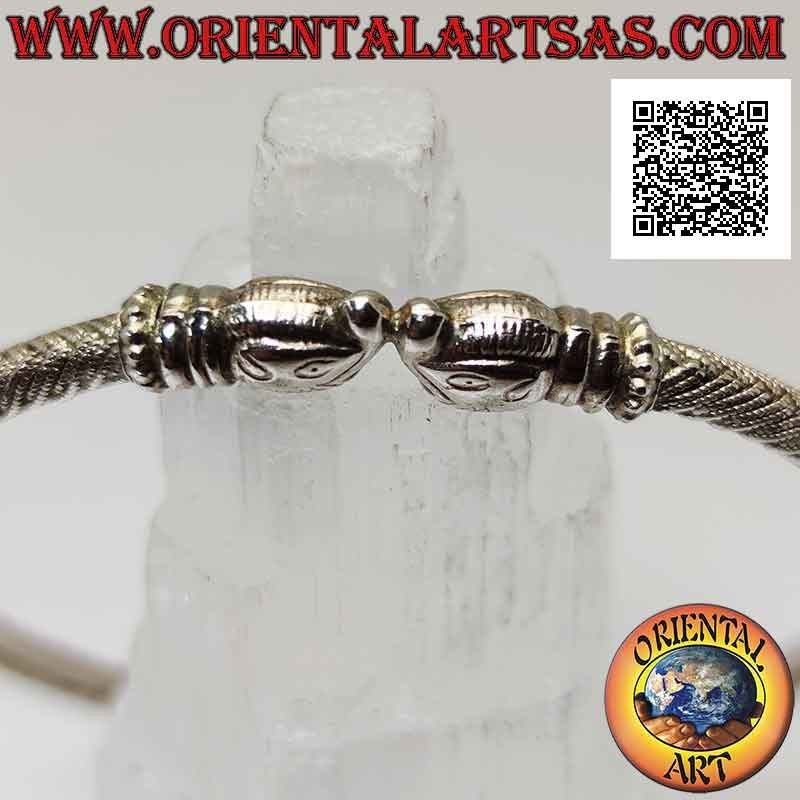 Bracciale rigido in argento 925‰ con intreccio inciso e teste di carpa giunzione