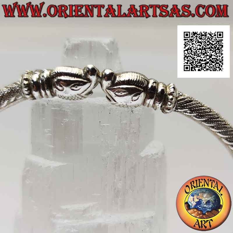 Rigid bracelet in 925 ‰ silver with engraved interweaving and joining salmon heads
