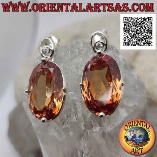 Boucles d'oreilles lobe en argent avec grand zircon champagne ovale facetté serti dans un sertissage lisse