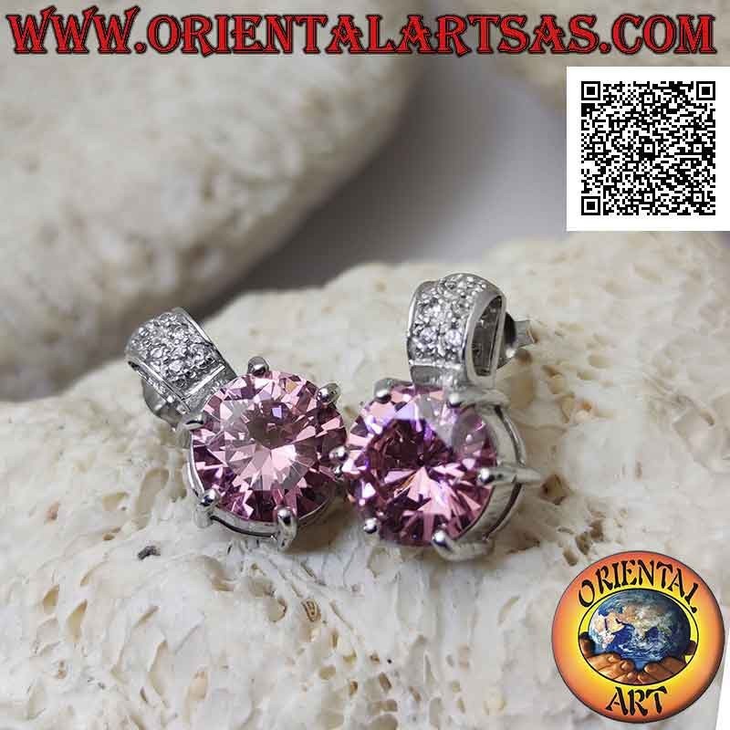 Pendientes de plata con lóbulos con circonitas francesas facetadas redondas y una banda de circonitas arriba