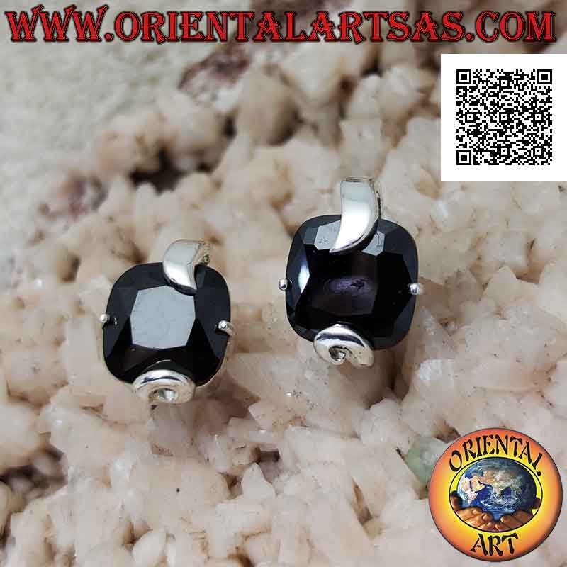 Boucles d'oreilles à lobes en argent avec spinelle carré facetté et crochet supérieur épais