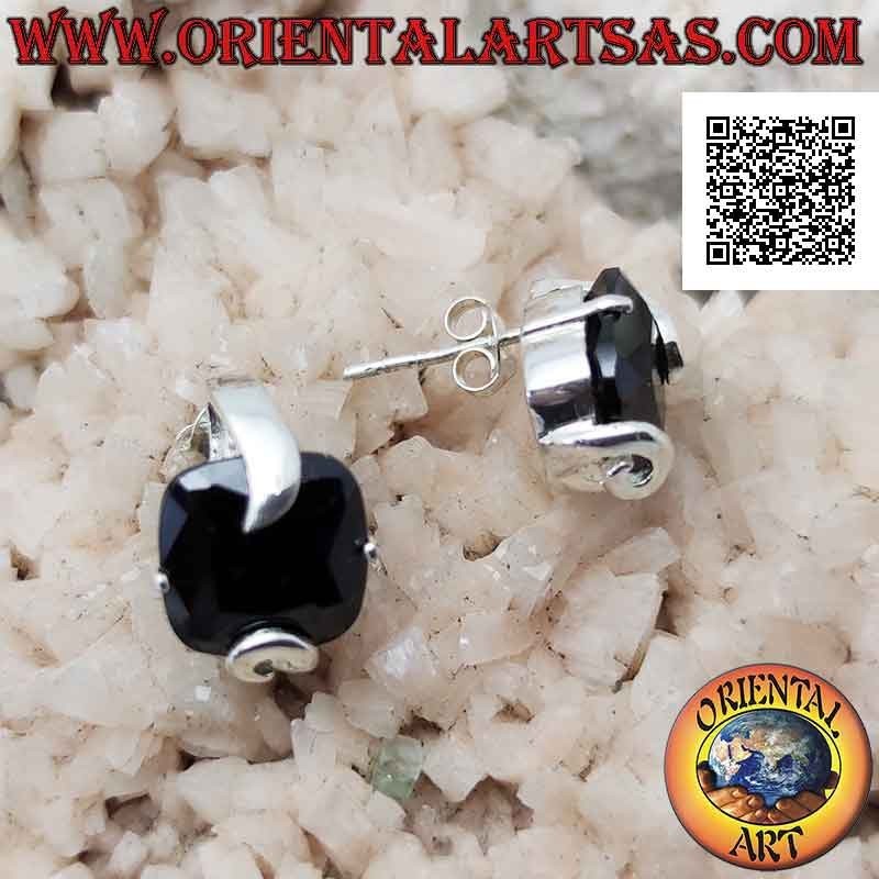 Boucles d'oreilles à lobes en argent avec spinelle carré facetté et crochet supérieur épais