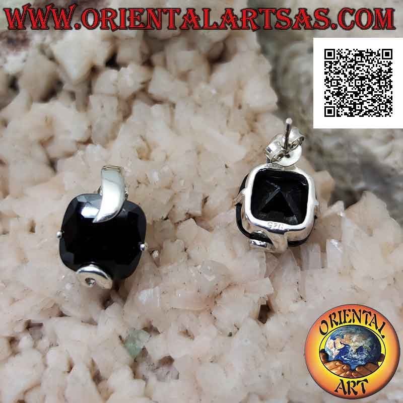 Orecchini in argento da lobo con spinello quadrato sfaccettato incastonato e gancio superiore spesso