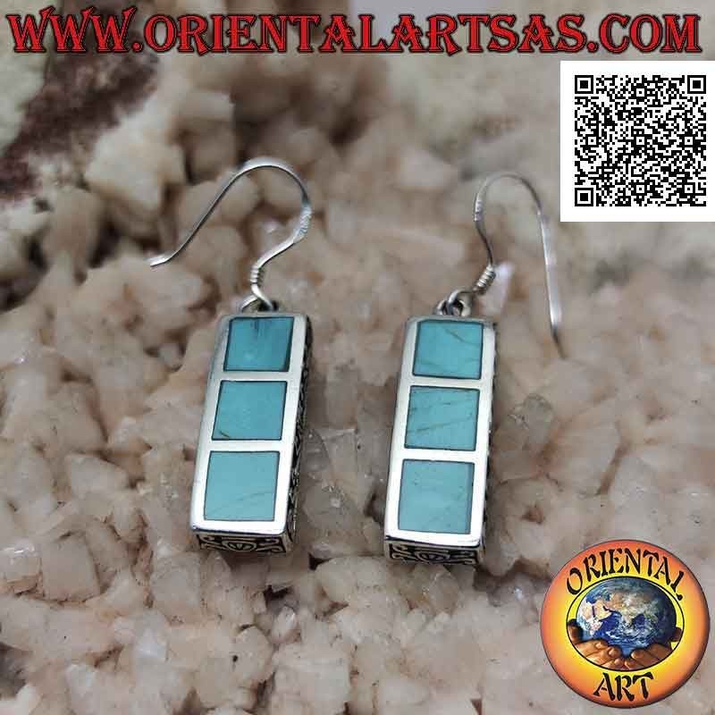 Boucles d'oreilles rectangle en argent avec trois carrés de pâte turquoise affleurant avec bord lisse et ouverture latérale