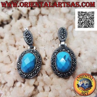 Boucles d'oreilles en argent avec pâte turquoise ovale facettée et saillante entourée de marcassite
