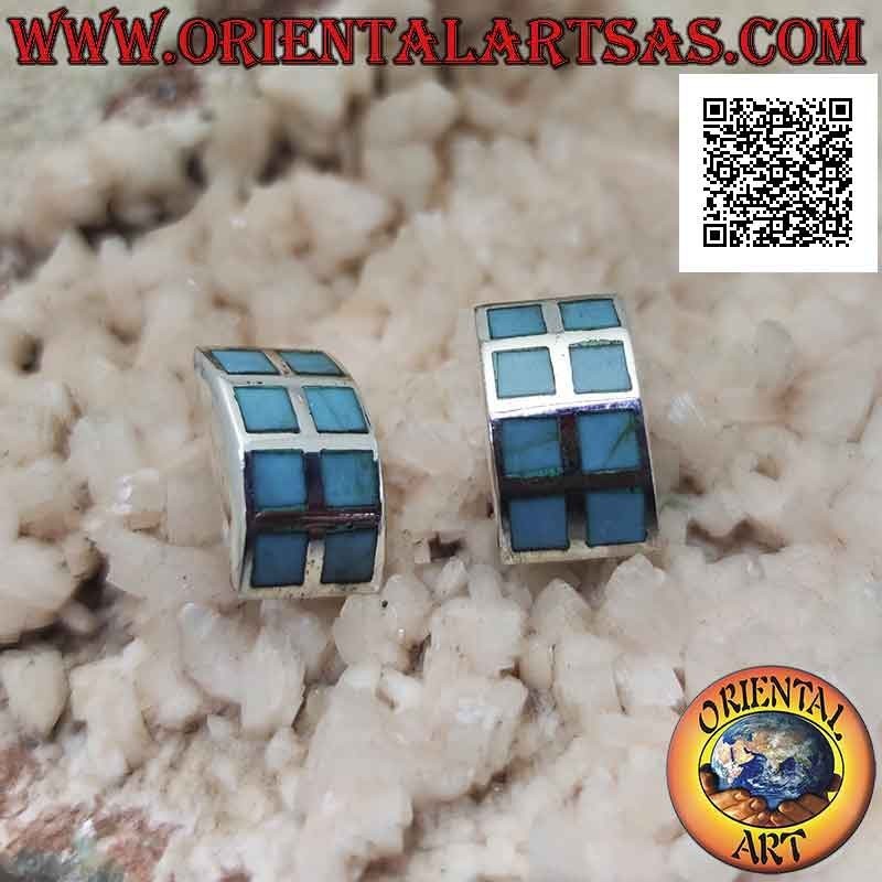 Boucles d'oreilles en argent rectangle incurvé avec six carrés de pâte turquoise avec bord lisse