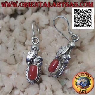 Boucles d'oreilles en argent avec corail antique ovale naturel entouré d'entrelacs et feuille avec fleur au-dessus