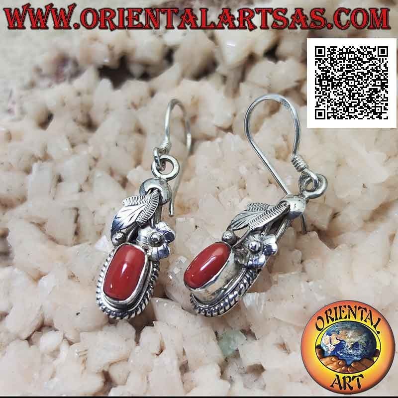 Boucles d'oreilles en argent avec corail antique ovale naturel entouré d'entrelacs et feuille avec fleur au-dessus