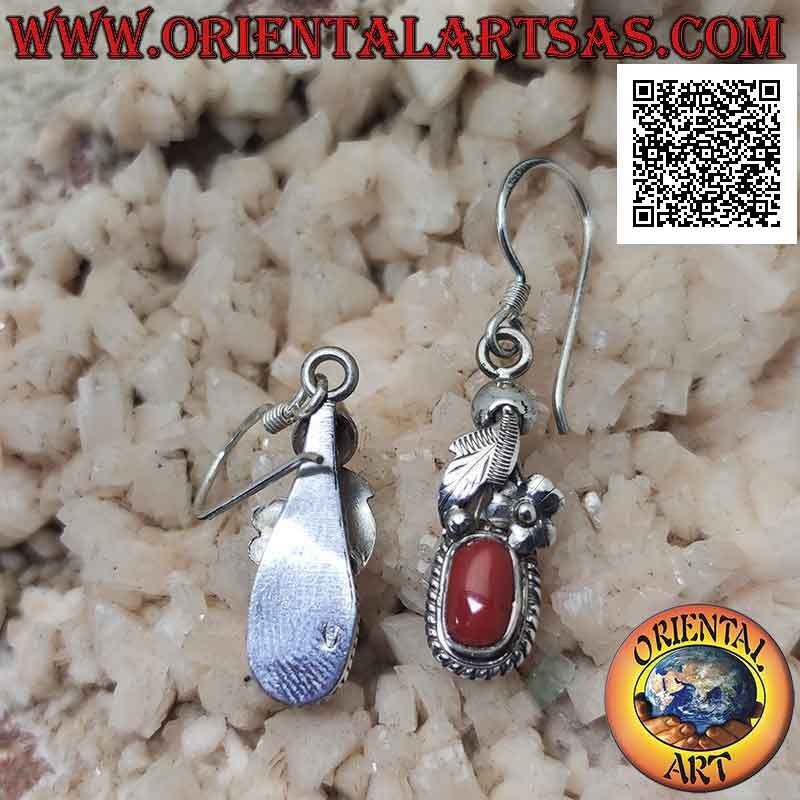 Boucles d'oreilles en argent avec corail antique ovale naturel entouré d'entrelacs et feuille avec fleur au-dessus