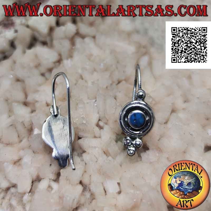 Boucles d'oreilles en argent avec pâte turquoise ronde entourée d'un double trait et boules dessus et dessous