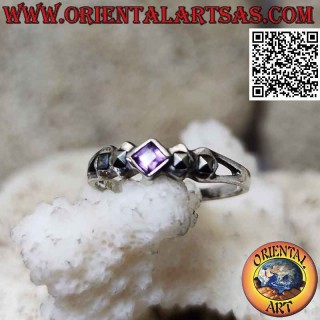 Bague en argent avec améthyste losange carré et double marcassite sur les côtés