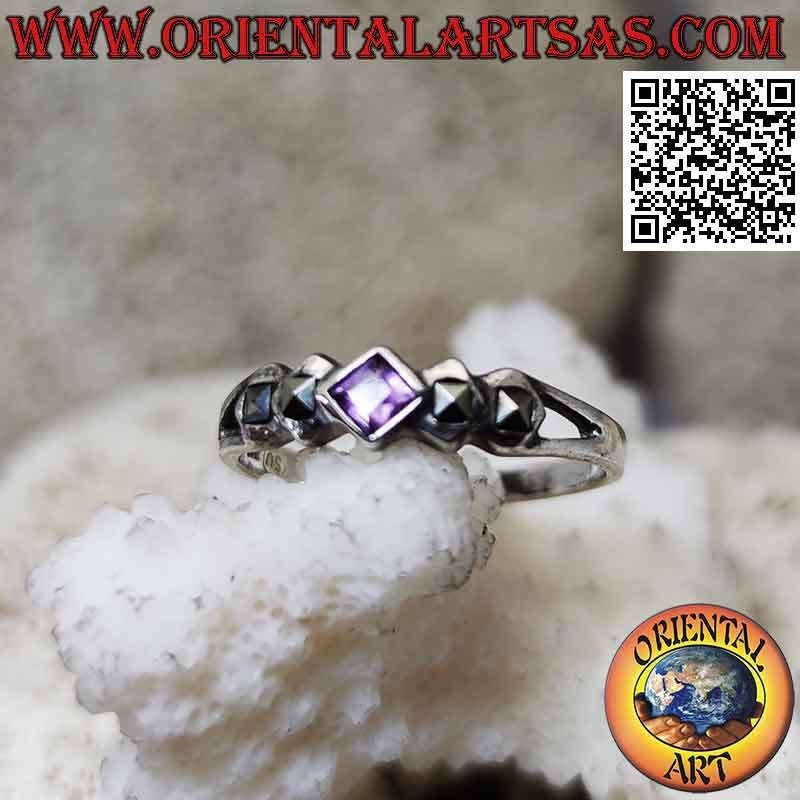 Bague en argent avec améthyste losange carré et double marcassite sur les côtés