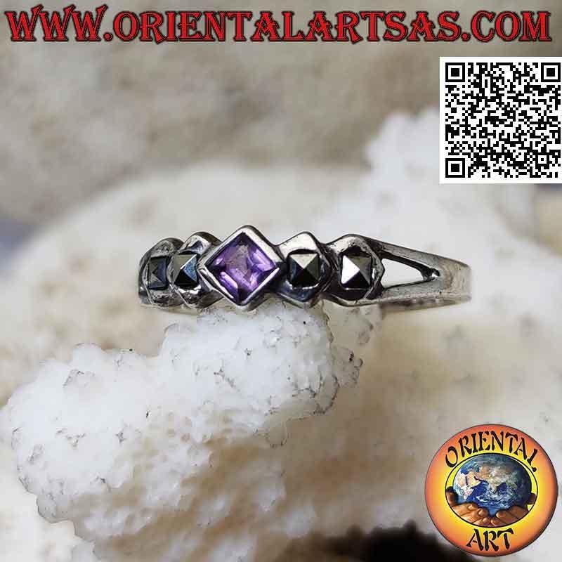 Bague en argent avec améthyste losange carré et double marcassite sur les côtés