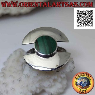 Anello in argento con malachite tonda a filo bordo su due semicerchi lisci separati