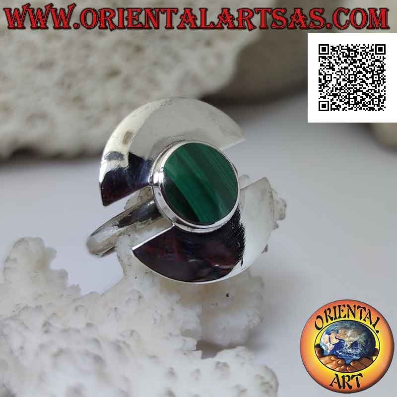 Bague en argent avec malachite ronde au ras du bord sur deux demi-cercles lisses séparés