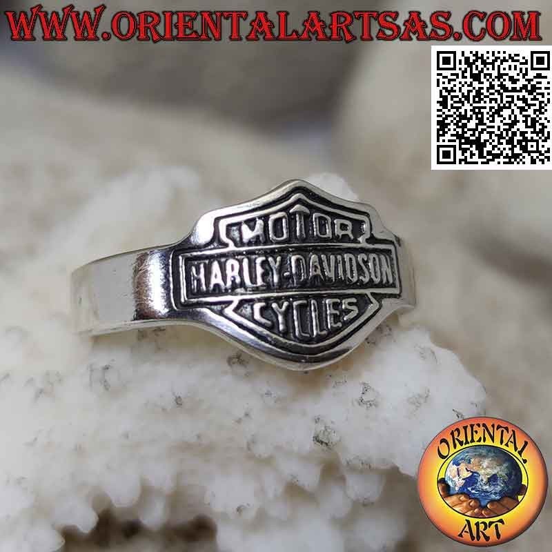 Smooth silver ring with "Harley Davidson" logo in curved bas-relief