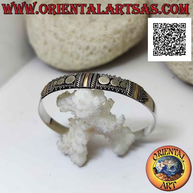 Starres Armband in 925 ‰ Silber mit 3 14 Karat Goldplättchen und Nietenverzierung