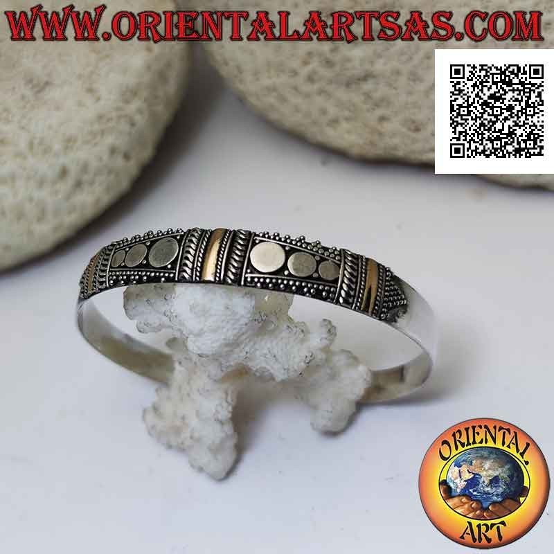 Starres Armband in 925 ‰ Silber mit 3 14 Karat Goldplättchen und Nietenverzierung