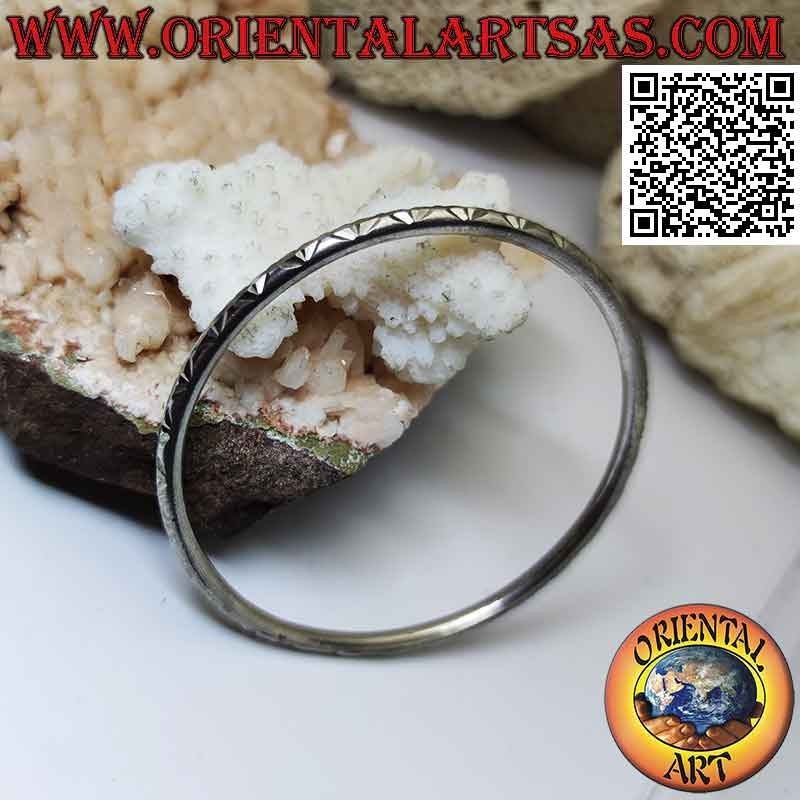 Bracciale rigido in argento 925‰ ad anello diamantato con incisioni a X