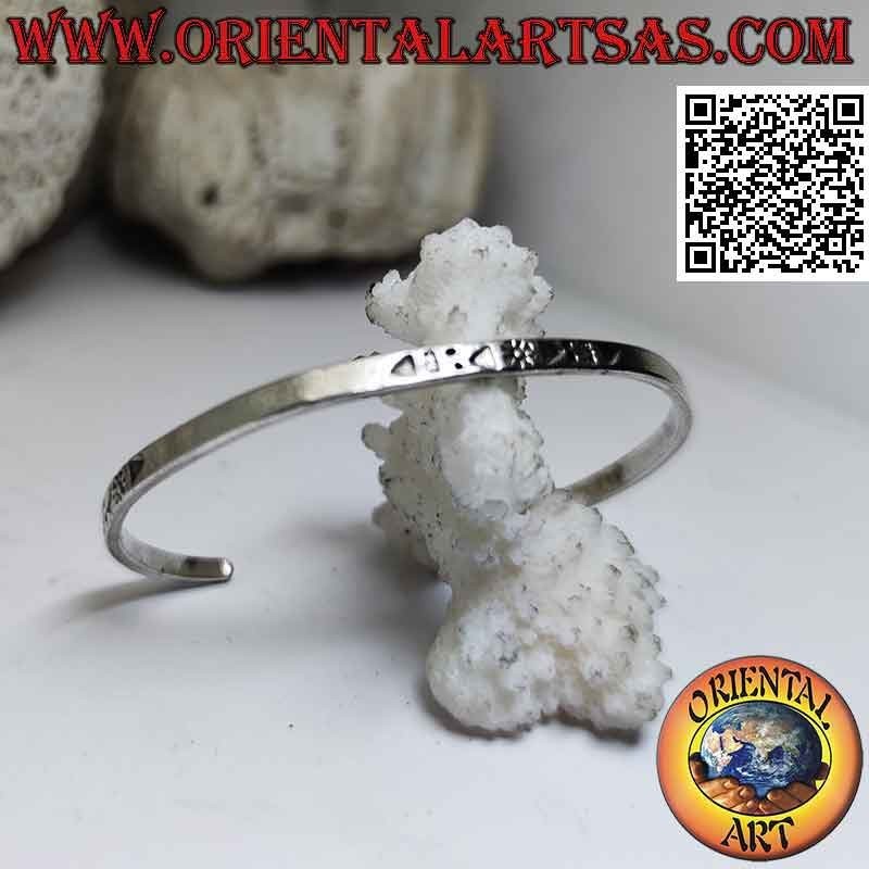 Bracelet rigide plat lisse en argent 925 ‰ avec hiéroglyphes gravés