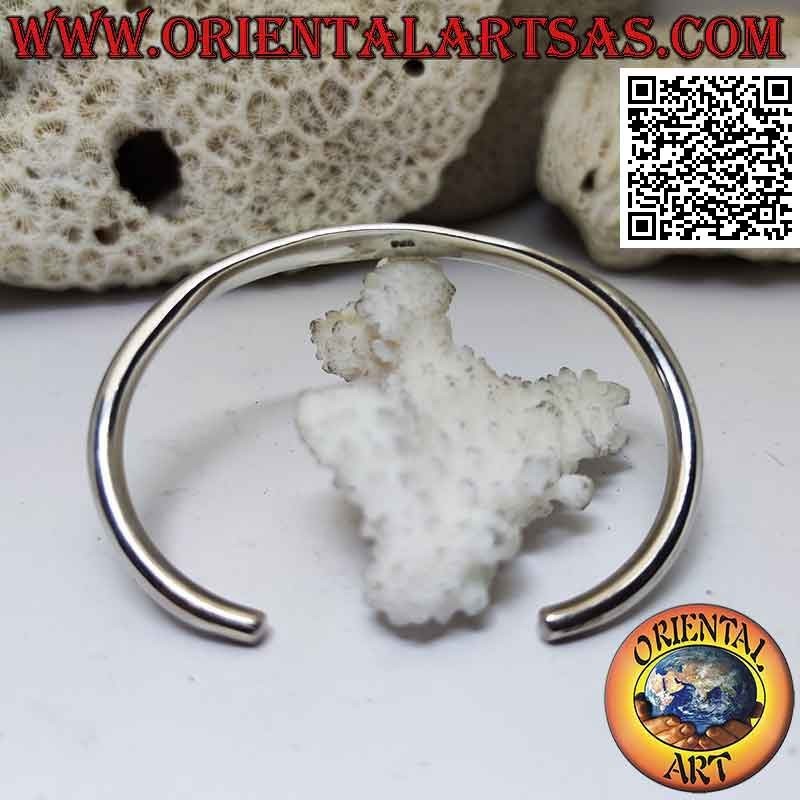 Bracelet rigide en argent 925 ‰ tubulaire lisse écrasé sur le devant