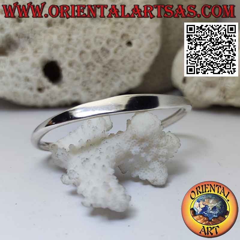 Bracciale rigido in argento 925‰ tubolare liscio schiacciato sul davanti