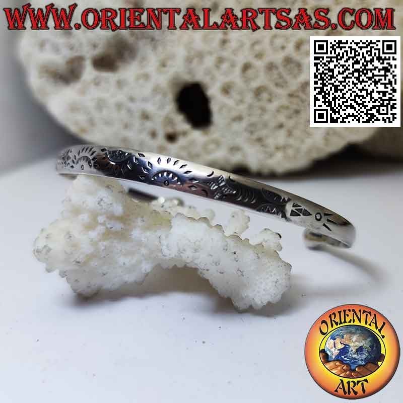 Bracciale rigido in argento 925‰ con mezzo sole tribale inciso a specchio