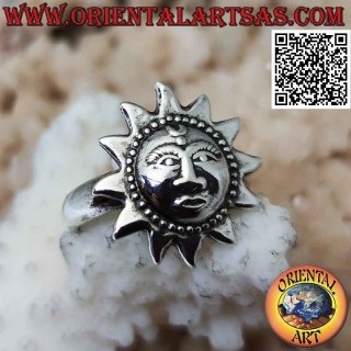 Anillo de plata en forma de sol con cara en forma