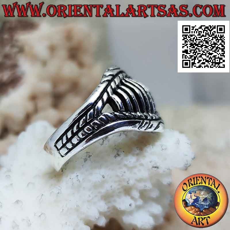 Anillo de plata en forma de boca de dientes afilados