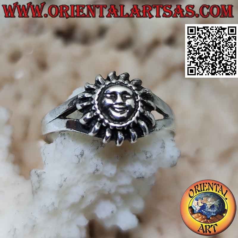 Anello in argento a forma di sole con volto sagomato (piccolo)