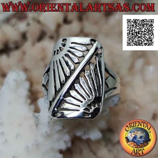Anillo de plata rectangular con espejo oblicuo sol naciente grabado con calado