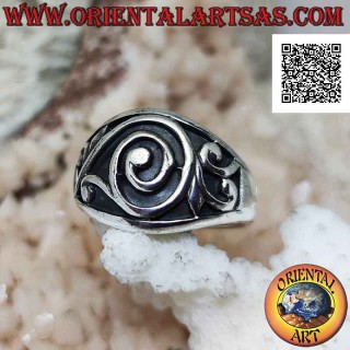 Anillo de plata con banda ancha de crecimiento con espiral barroca en bajorrelieve