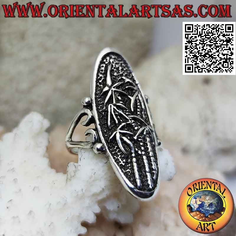 Anillo de plata ovalada con bosque de bambú en bajorrelieve