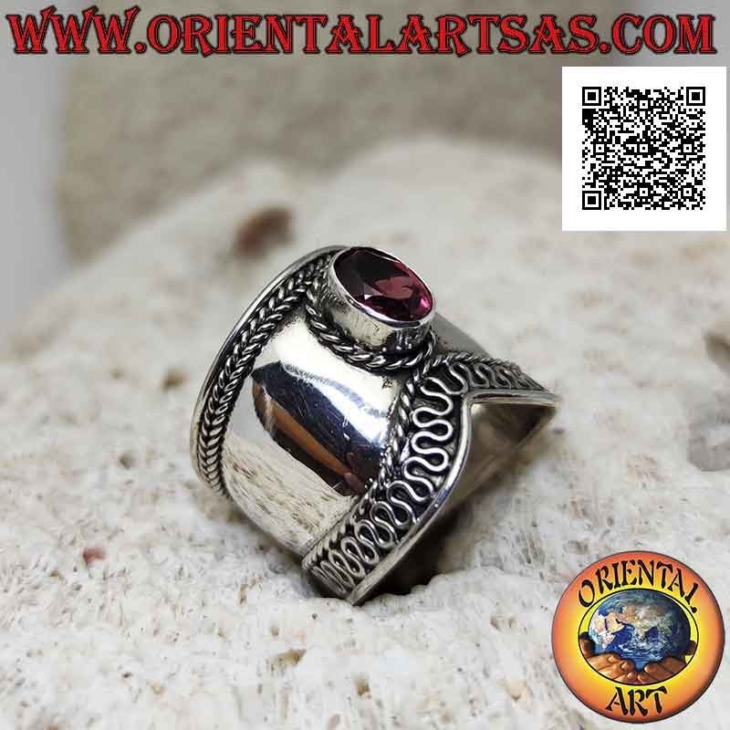 Large bague en argent en forme de V avec grenat ovale et serpentine d'un côté, Bali