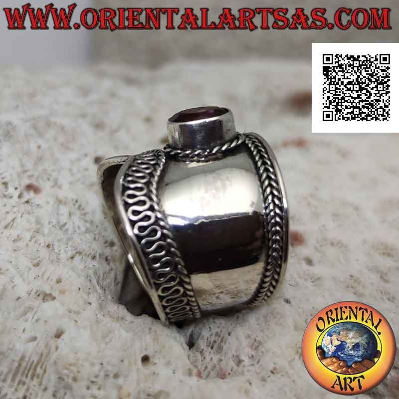 Large bague en argent en forme de V avec grenat ovale et serpentine d'un côté, Bali