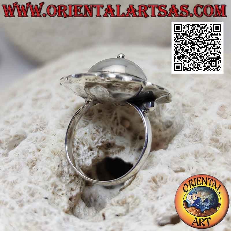 Anillo de plata con forma de sombrero redondo con cúpula lisa y grabado griego alrededor