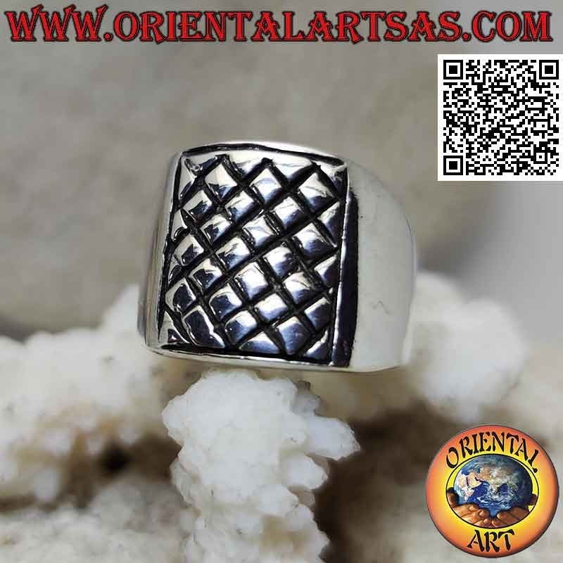 Anello in argento liscio rettangolare con incisioni incrociate