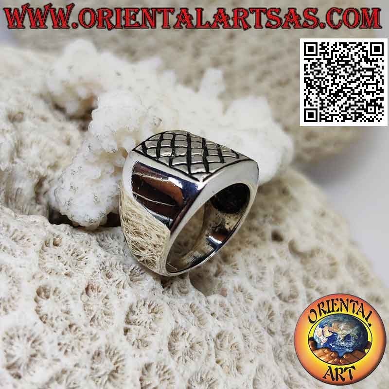 Bague en argent rectangulaire lisse avec gravures croisées
