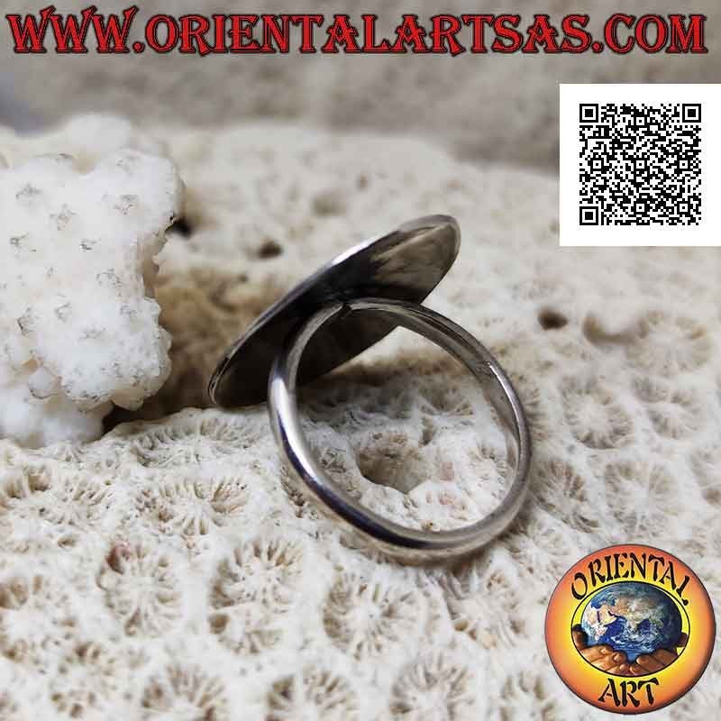 Anello in argento con piastra ovale liscia con "drago alato tra le nuvole" inciso