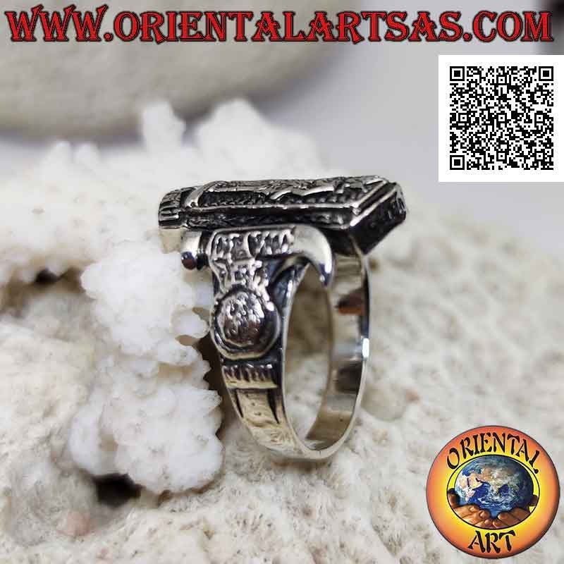 Anillo de plata con Yaksha "el guardián", uno de los 12 guardianes de yak de Wat Phra Kaew en Bangkok.