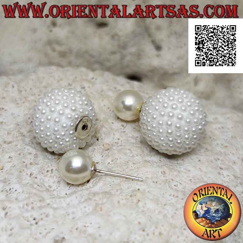 Orecchini in argento da lobo con sfera tempestata di perline e perla bianca (stile Dior) (grande)