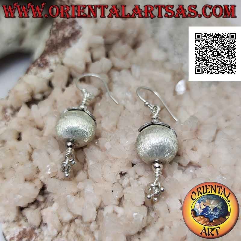Pendientes de gancho de plata con esfera (estilo perla) satinado con capuchón y colgantes