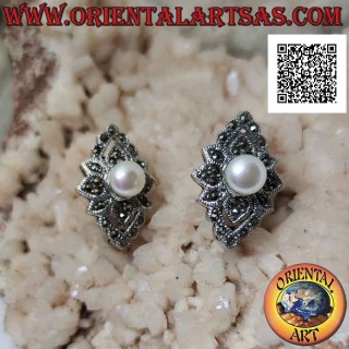 Silver rhombus earrings with central flower studded with marcasite and central pearl