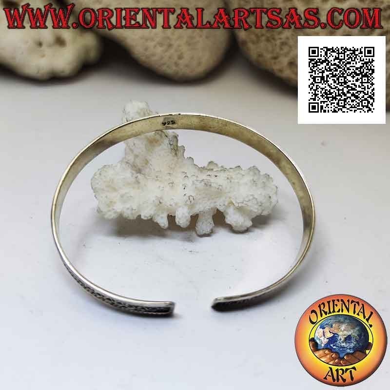 Pulsera rígida en plata 925 ‰ con una línea en los círculos entrelazados en bajorrelieve