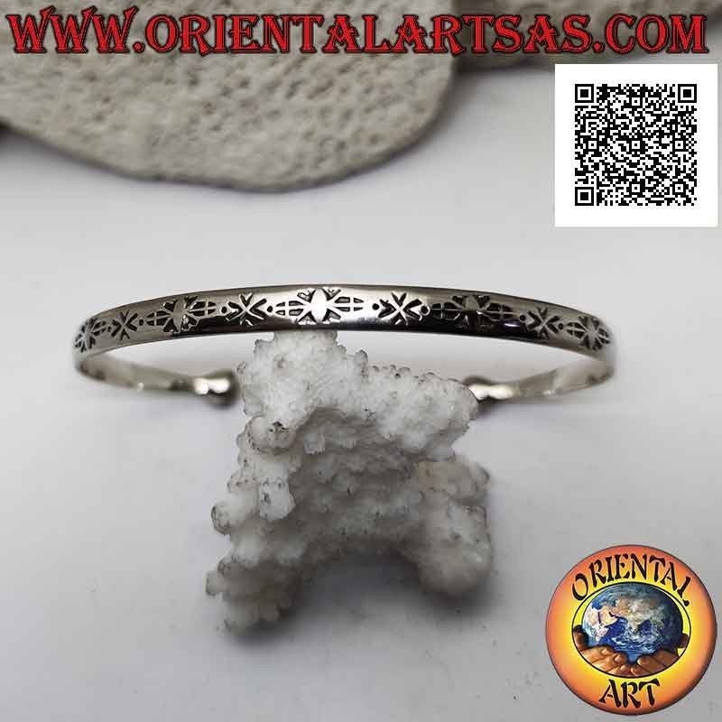 Bracelet rigide en argent 925 ‰ avec alternance coeurs, carrés et V gravé