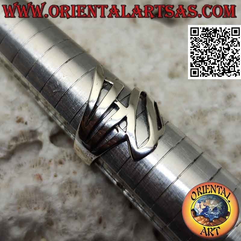 Anello in argento liscio con tris di linee avvolgenti a formare trafori