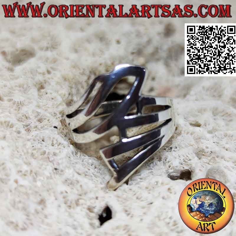 Anello in argento liscio con tris di linee avvolgenti a formare trafori